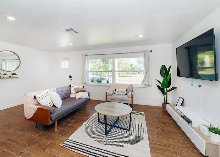 New Cozy House 5 Min Three Sisters Springs