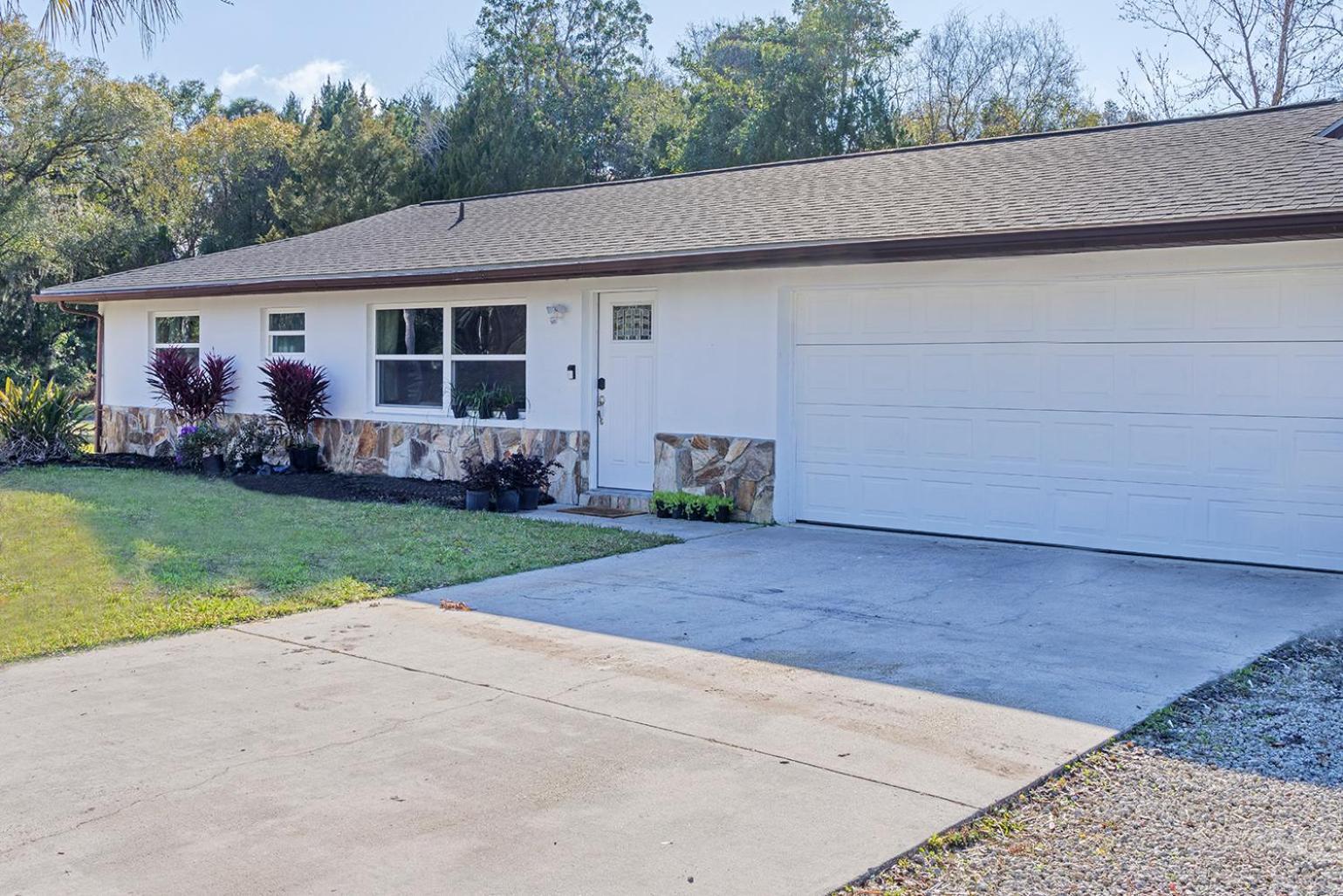 Holiday home New Cozy House 5 Min Three Sisters Springs *